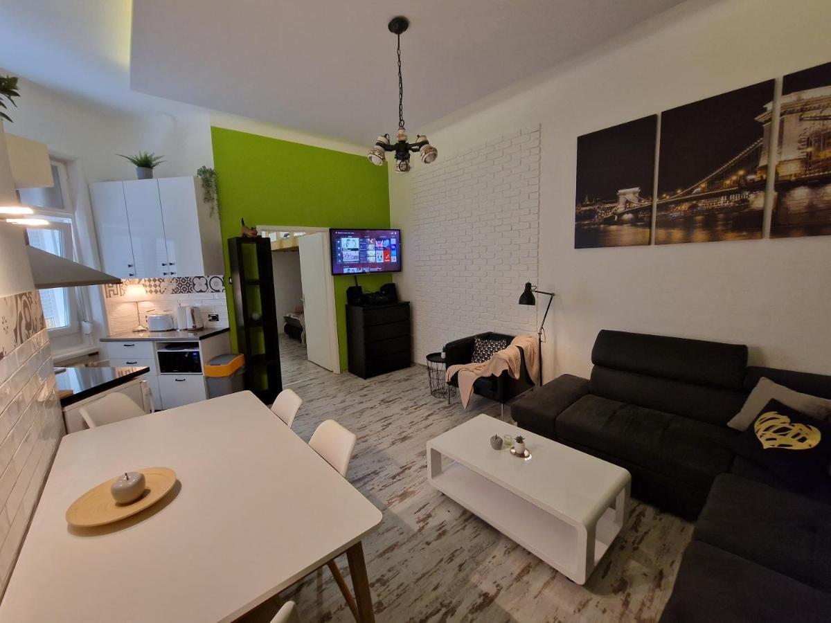 Central Point Budapest Luaran gambar