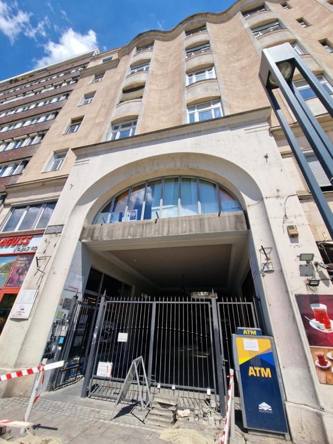 Central Point Budapest Luaran gambar