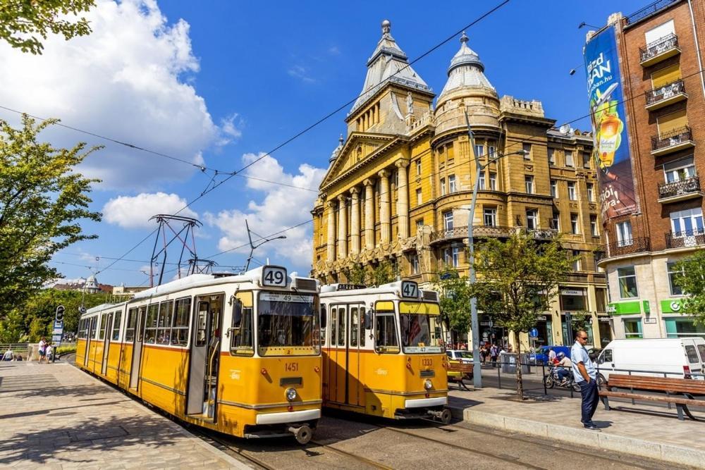 Central Point Budapest Luaran gambar