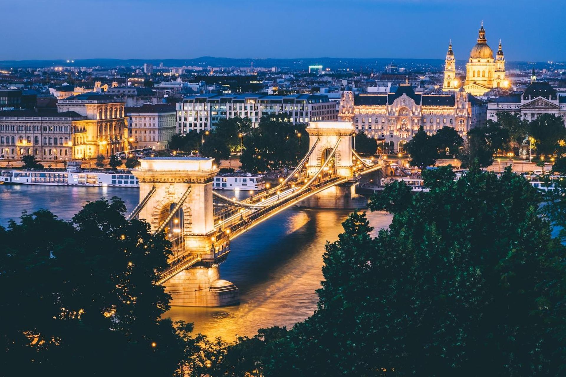 Central Point Budapest Luaran gambar